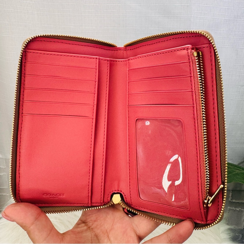 Coach zip wallet ! Like new ! - Picture 3 of 3